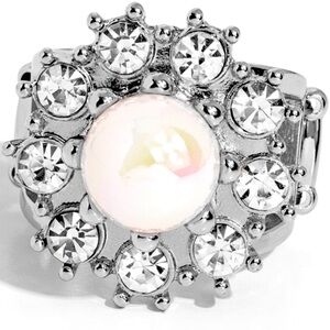 🔥⚪️🔥 GORGEOUS❗️ PAPARAZZI “ELITE ENCHANTMENT” WHITE RING ~ PAPARAZZI❗️ 🔥⚪️🔥